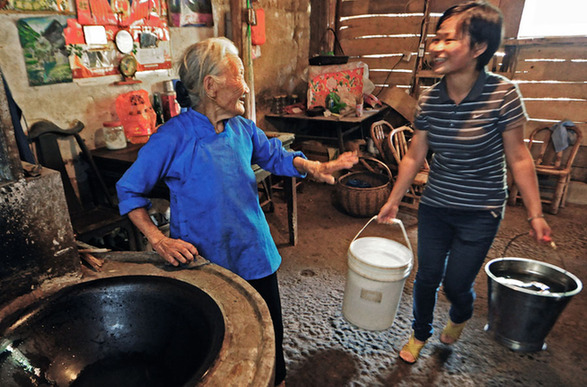 浙江新昌遭遇空前旱災(zāi) 山民飲水告急展開救援