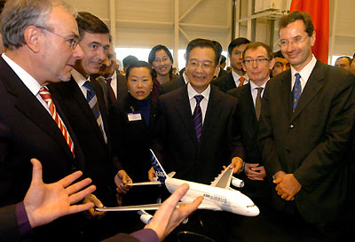 Premier visit Airbus plant in France