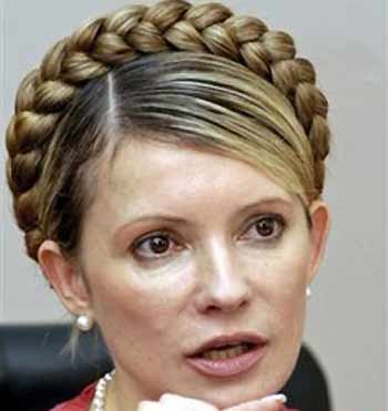 Ukraine President dismisses government