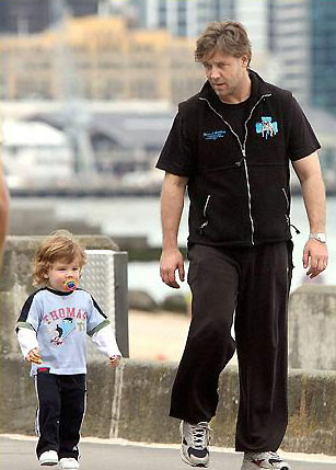 Russell Crowe lights up