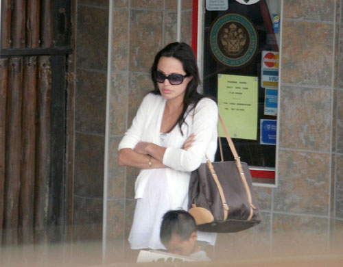 Jolie, Pitt start Namibian enterprise