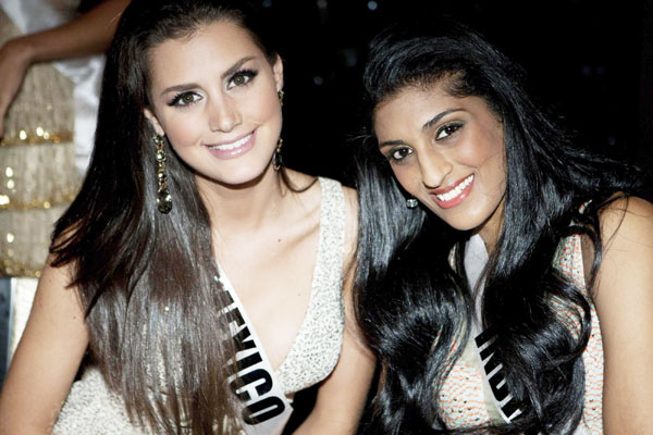 Miss Universe 2011 contestants play football in Sao Paulo