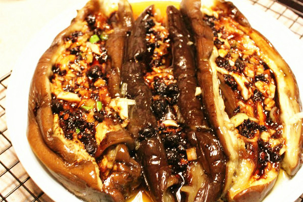 Create delicacies with Lao Gan Ma