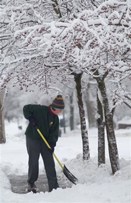 民生百態(tài)：美中西部暴風(fēng)雪下的快樂與痛苦