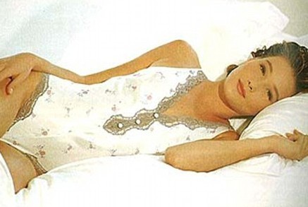 法國第一夫人布魯尼性感蕾絲內衣照曝光