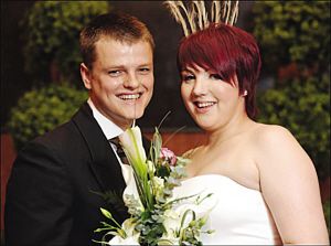 “腫瘤女孩”19次手術除瘤獲意中人