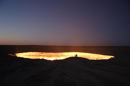 盤點(diǎn)世界怪異洞穴：“地獄之門”晝夜燃燒