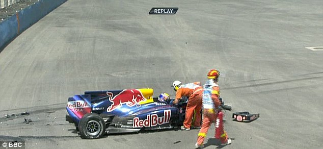F1賽車被撞空中翻轉360度 車手奇跡生還(組圖)