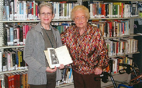 美95歲老太歸還丈夫74年前借書 免交數千美元罰款