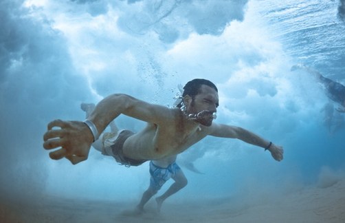 換個角度更震撼！海底看跳水宛如水晶世界