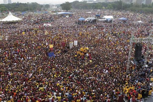 圖:菲律賓馬尼拉“黑耶穌節”盛大巡游