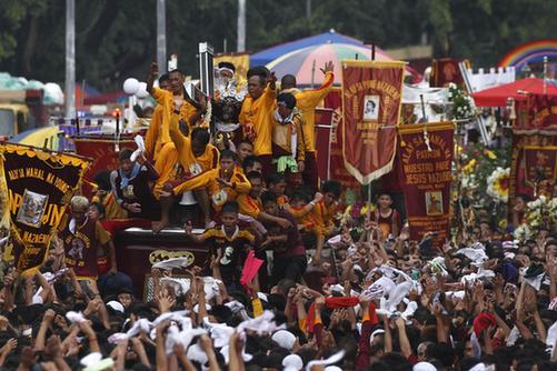 圖:菲律賓馬尼拉“黑耶穌節”盛大巡游