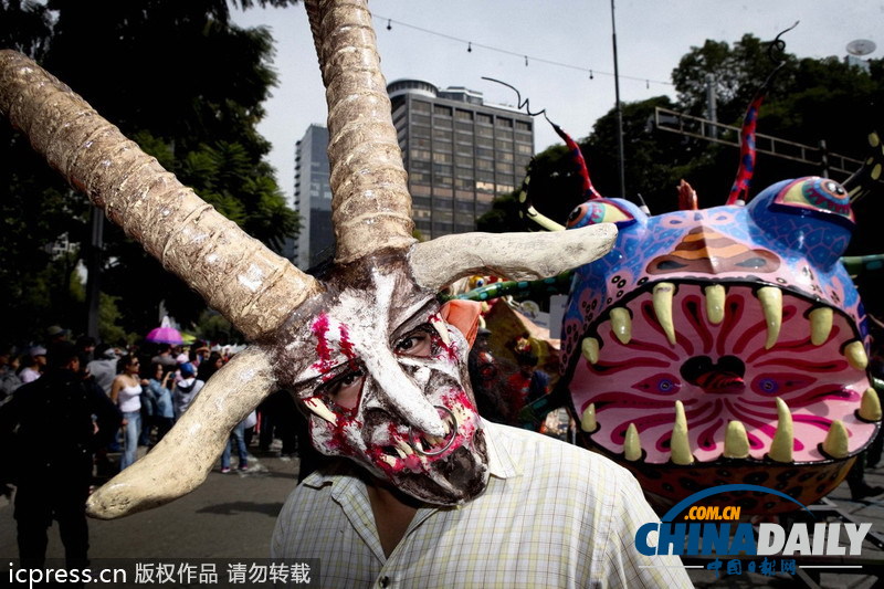 墨西哥“怪獸”大游行 妖魔鬼怪出街要小心
