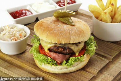 麥當(dāng)勞官網(wǎng)“主動(dòng)拆臺(tái)”：建議員工別吃快餐