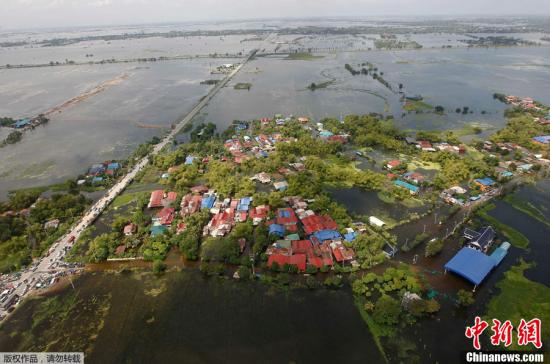 湄南河現三百年最高水位 洪峰今抵曼谷軍民嚴防