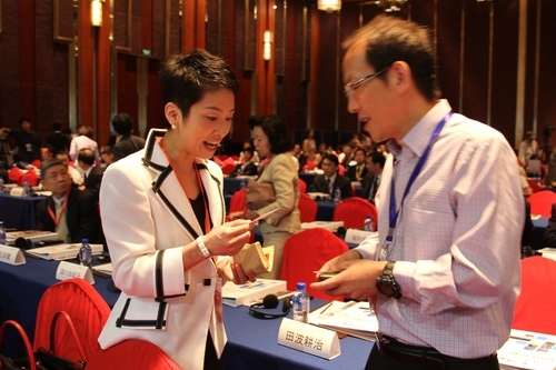 美女議員的多樣表情（組圖）