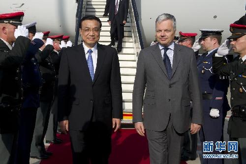 李克強(qiáng)抵達(dá)布魯塞爾正式訪問(wèn)歐盟總部和比利時(shí)