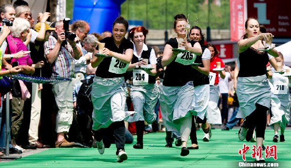 德國柏林舉辦侍者跑步比賽