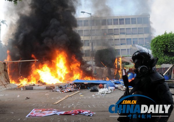 埃及對穆爾西支持者清場 穆兄會稱數(shù)百人亡(組圖)