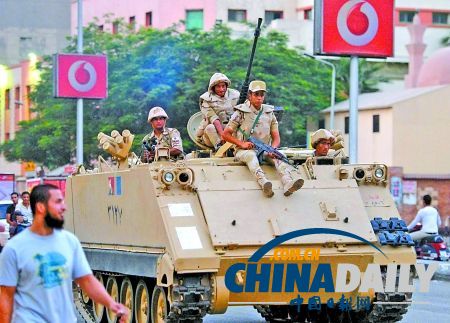 軍方逼宮 埃及民選總統(tǒng)穆?tīng)栁鞅悔s下臺(tái)