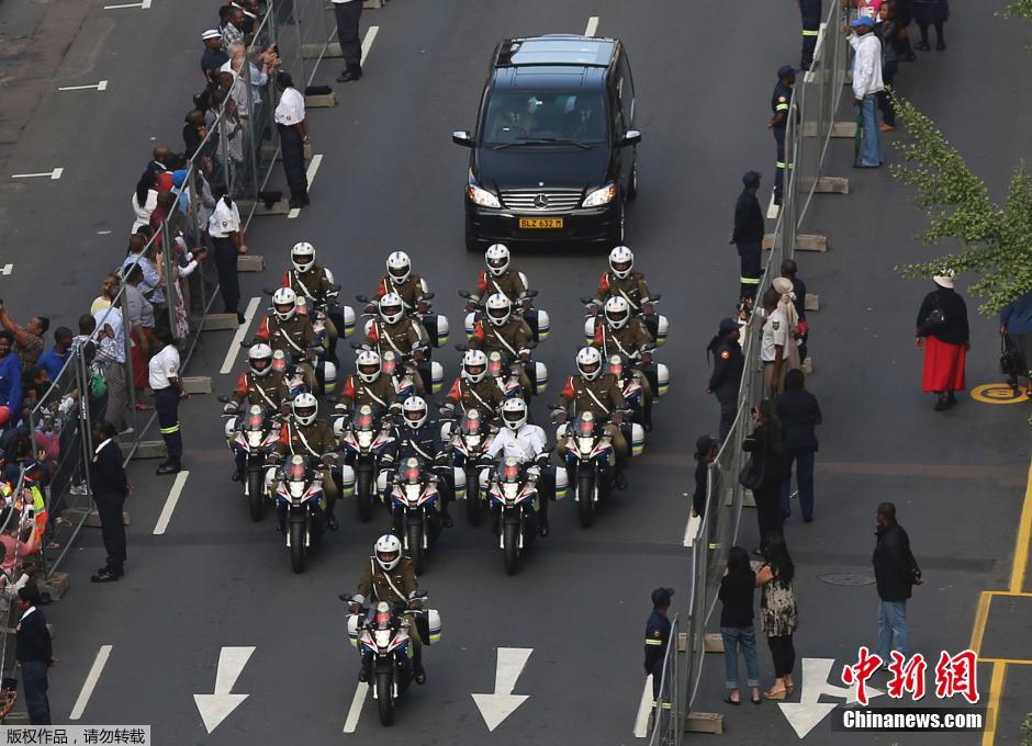 曼德拉遺體轉運至聯(lián)合大廈 沿長街接受瞻仰
