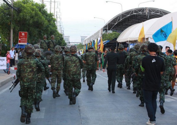 泰國(guó)軍方發(fā)動(dòng)政變后禁止155人離境 包括英拉及家屬