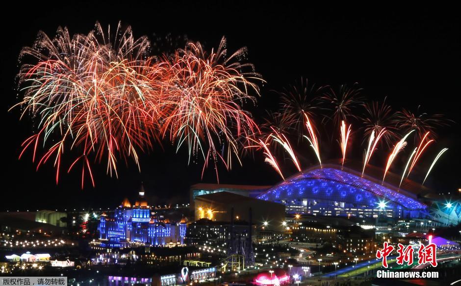 俄羅斯索契舉行冬奧會(huì)開(kāi)幕式彩排焰火匯演