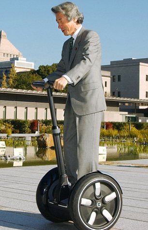 本田研發新款獨輪迷你電動車 “指哪走哪”方便靈活