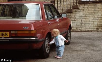 英警察上門(mén)調(diào)查2歲女孩犯罪嫌疑 遭各方強(qiáng)烈指責(zé)