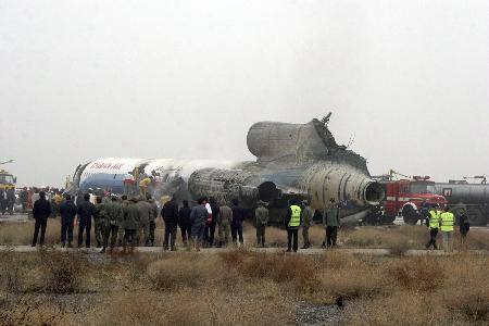 伊朗一客機(jī)降落時(shí)起火 至少46人受傷