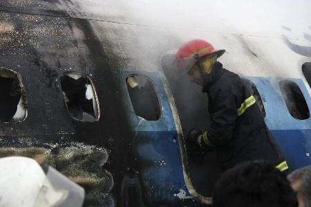 伊朗一客機(jī)降落時(shí)起火 至少46人受傷