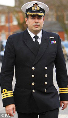 英核潛艇艦長受審 看錯一字致潛艇撞礁石