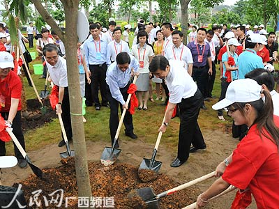 中越青年聯(lián)歡大會(huì)在廣西南寧舉行 胡錦濤和農(nóng)德孟致電祝賀