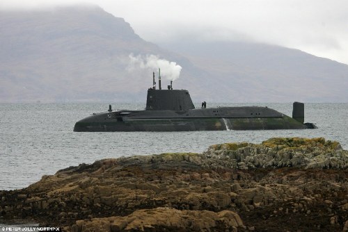 英國最先進核潛艇不敵潮水?dāng)R淺 皇家海軍蒙羞