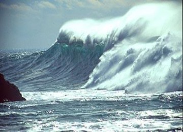 印尼災區附近海浪很高 救援隊難以抵達
