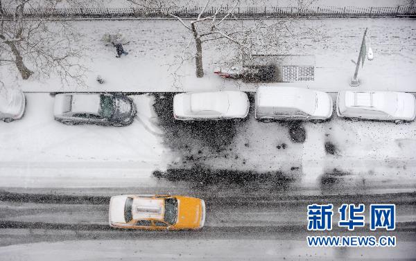 紐約遭暴風(fēng)雪襲擊 部分地區(qū)能見度為零