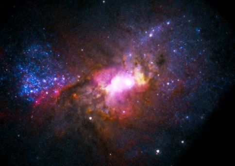 “天文版”先有雞還是先有蛋？美科學家發(fā)現(xiàn)矮星系附近存在超級黑洞