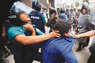 孟加拉國反對黨發動大罷工導致警民沖突(圖)