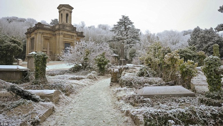 英國美麗雪景如天然圣誕賀卡