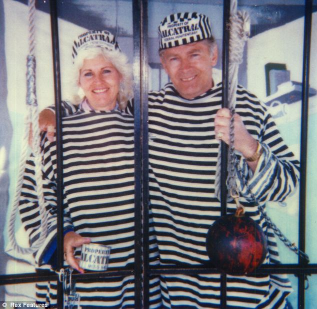 波士頓黑幫頭目無視FBI追捕 逃亡途中攜女友重游被關(guān)押監(jiān)獄