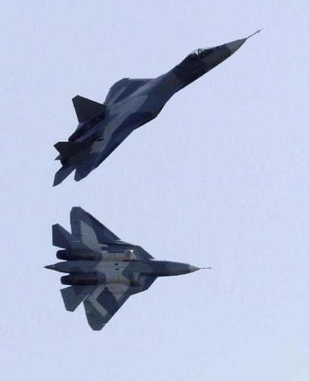 俄羅斯第五代隱形戰(zhàn)斗機(jī)T-50首度公開(kāi)亮相