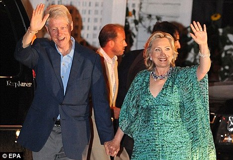 罕見(jiàn)街拍希拉里攜夫閑逛紐約 疑欲隱退回歸普通生活