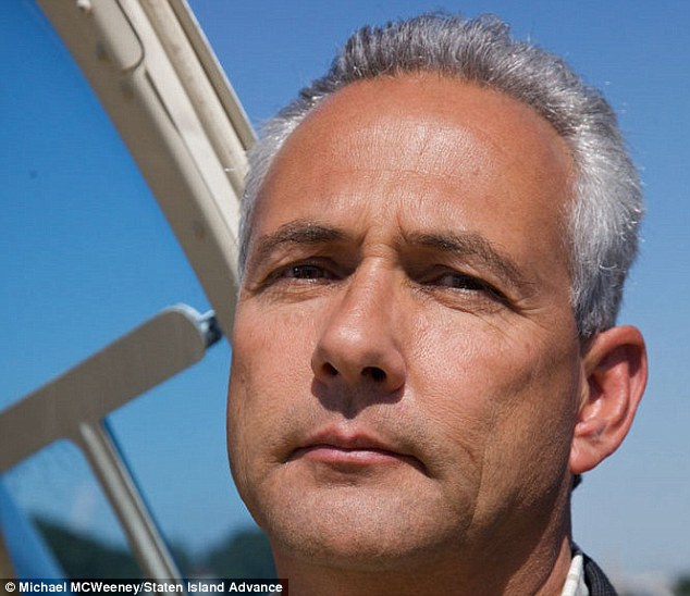 英游客攜父母慶生紐約上空觀光 直升機墜河1死4傷