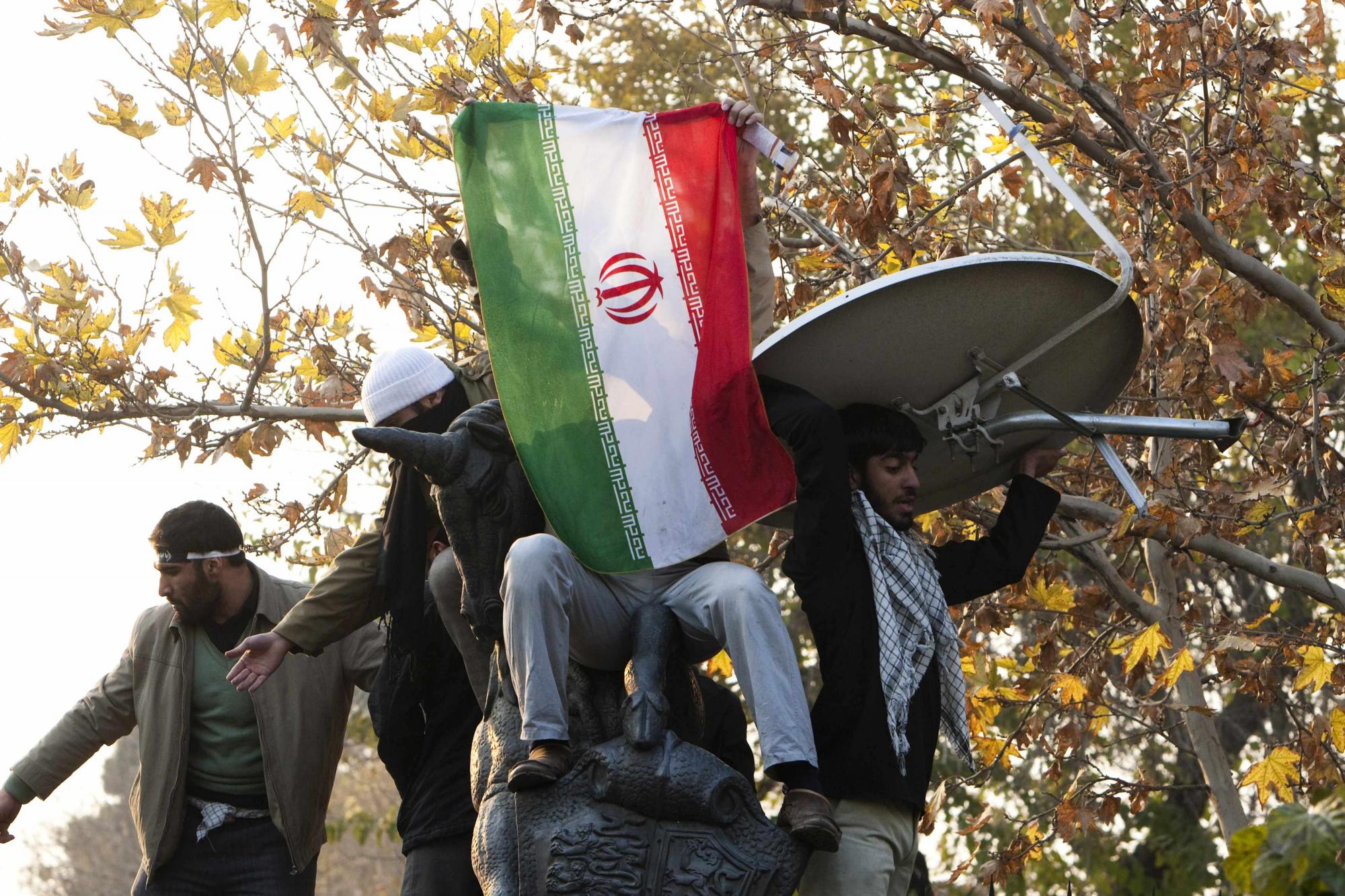 國際社會譴責伊朗學生沖擊英使館事件 英單邊制裁肇禍