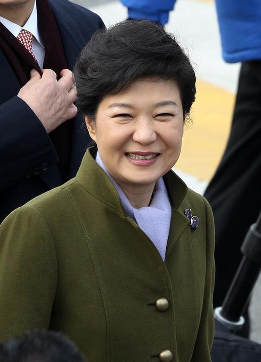韓國(guó)首位女總統(tǒng)樸槿惠宣誓就職精彩瞬間