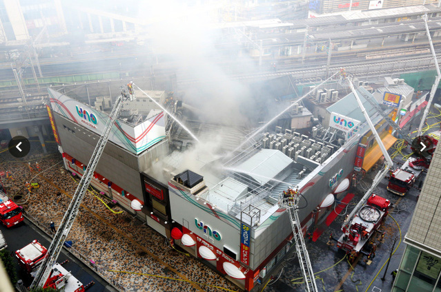 東京地鐵站附近發(fā)生大火 已燒毀4棟建筑物（圖）