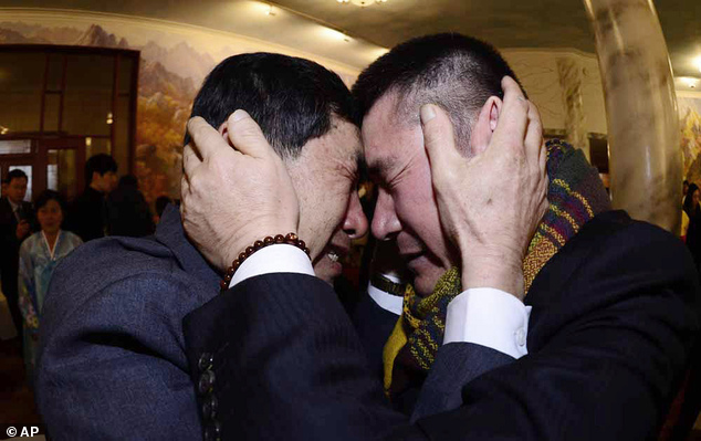 韓朝離散家屬團(tuán)聚活動(dòng)結(jié)束 難舍之情溢于言表