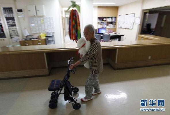 日本推出災(zāi)后治愈系機(jī)器小海豹 憨厚可愛撫慰人心