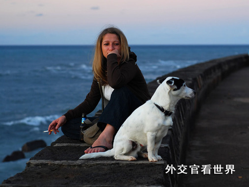 黃昏下的女人