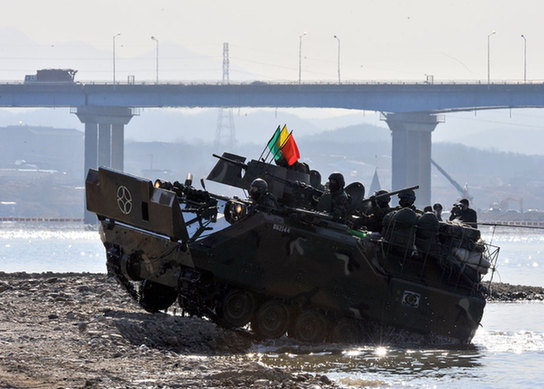 韓國陸軍進行大規模渡河實戰訓練